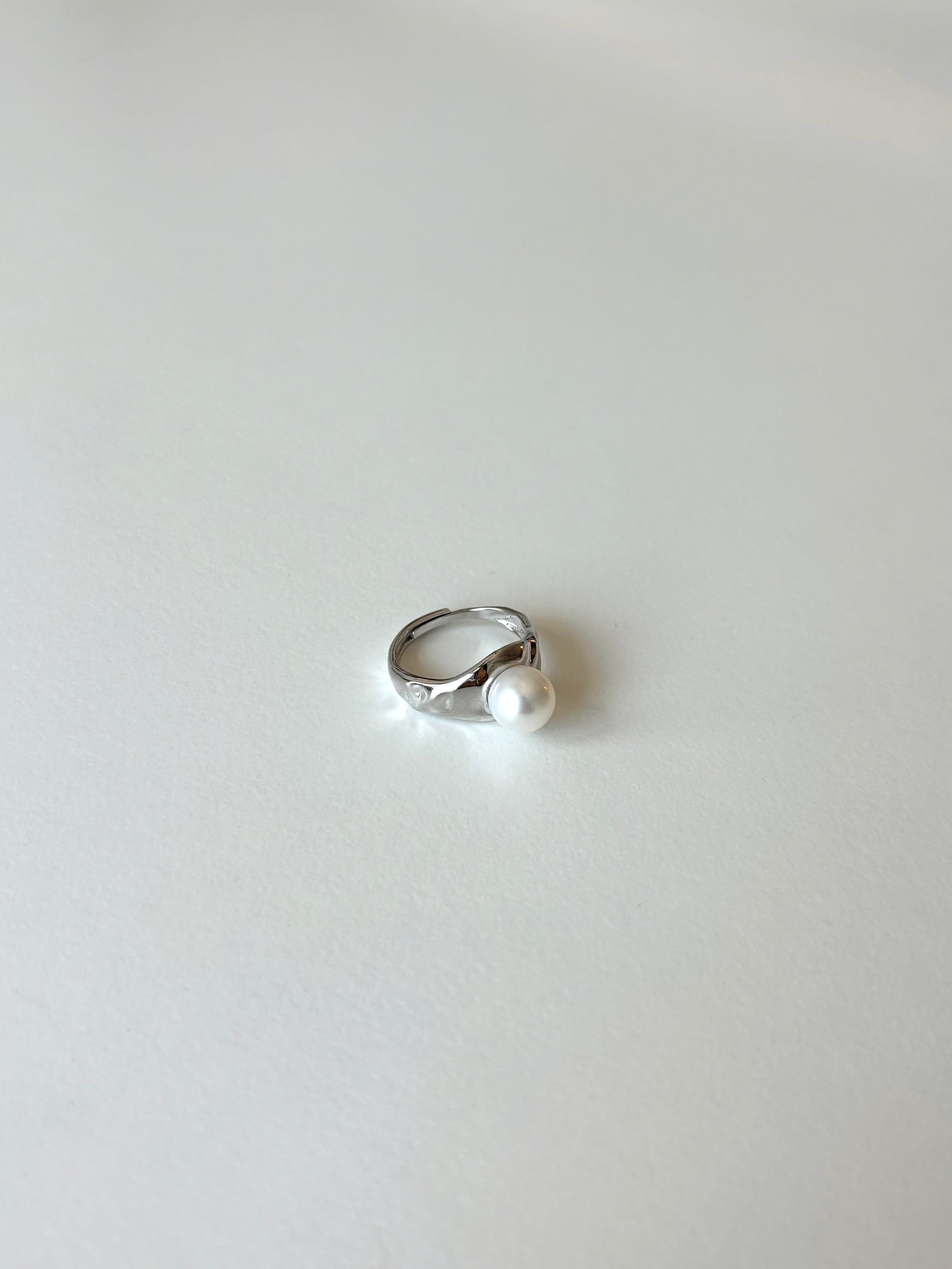 Isla Solo Pearl Ring