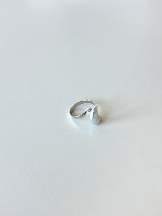 Moonbeam Pearl Ring