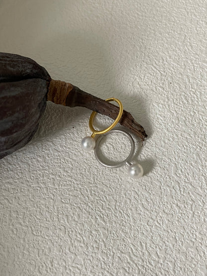 Pearl Ring in Frosted Silver