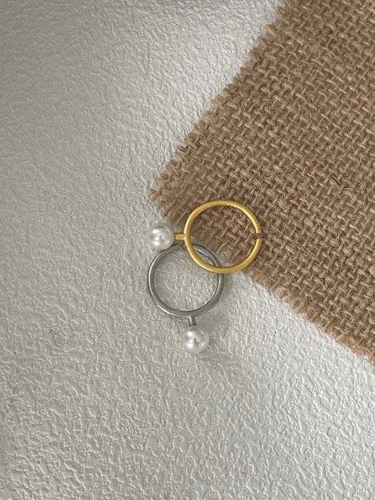 Pearl Ring in Frosted Silver