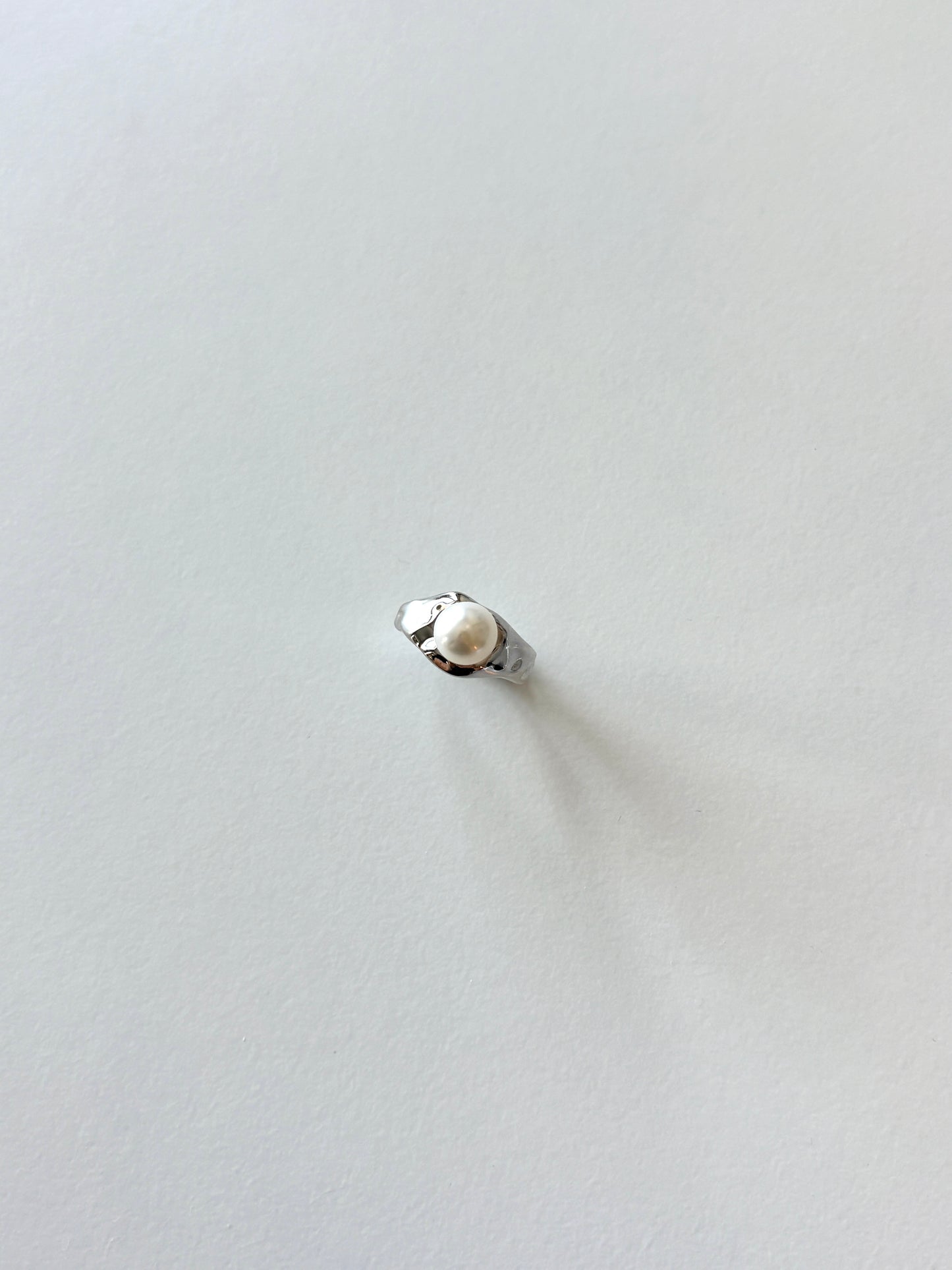 Isla Solo Pearl Ring