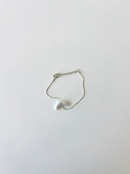 Pulsera de perlas en forma de luna con plata de ley