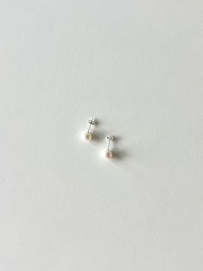 Isla Pearl Studs
