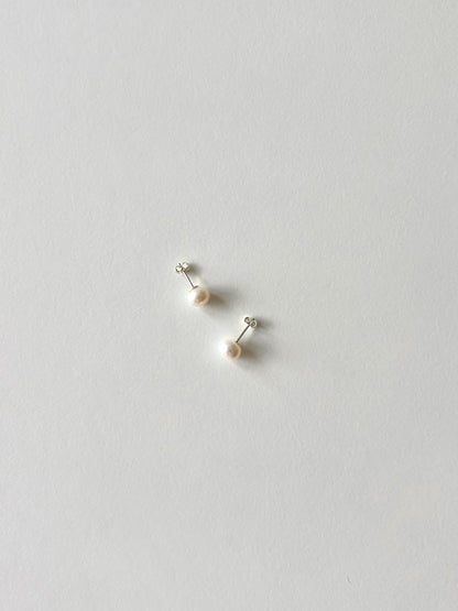Isla Pearl Studs