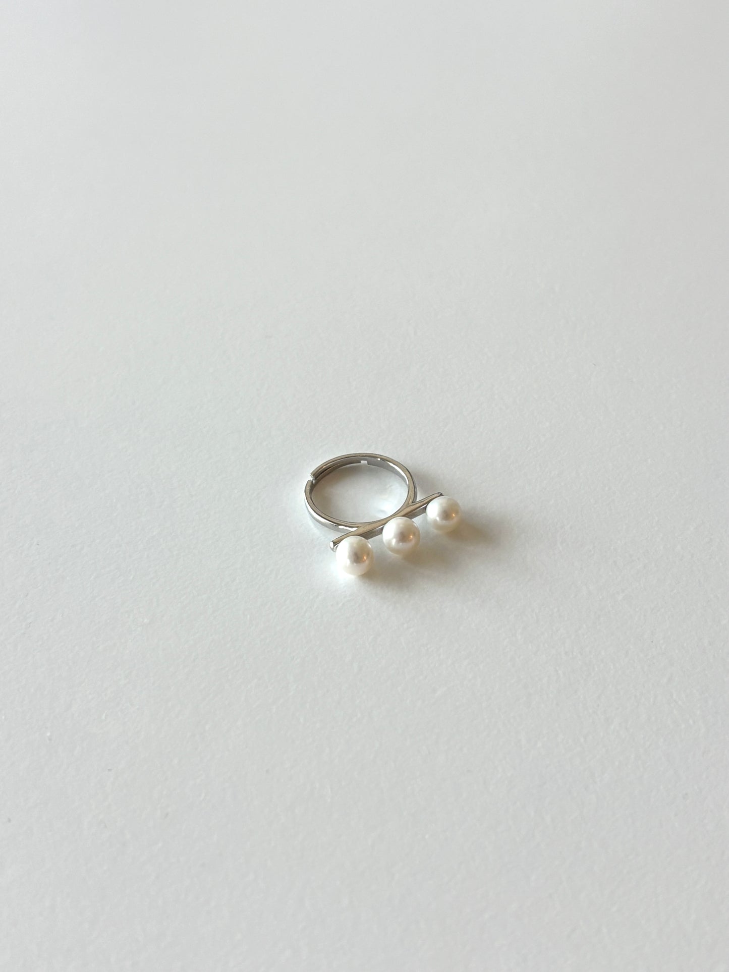 Isla Balance Beam Pearls Ring