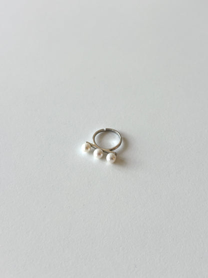 Isla Balance Beam Pearls Ring